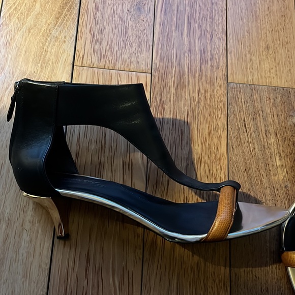 Leather heels - Picture 3 of 7